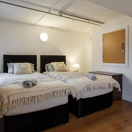 Cute Duplex In Leeds