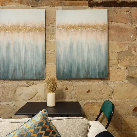 Cute Duplex In Leeds Апартаменти *